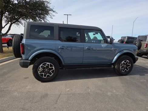 New 2025 Ford Bronco Outer Banks image 6