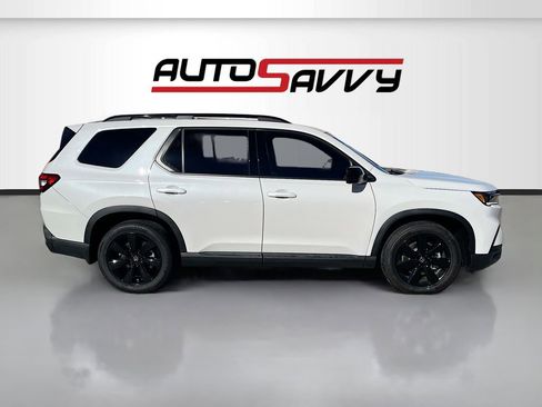Used 2025 Honda Pilot Black Edition image 8