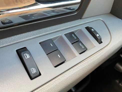 Used 2013 Ford F150 XLT w/ XLT Chrome Pkg image 16