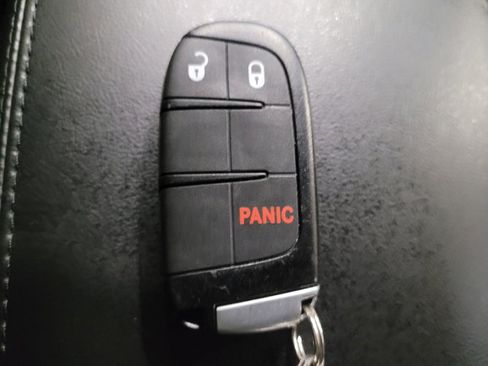 Used 2019 Jeep Grand Cherokee Laredo AWD/4WD image 32