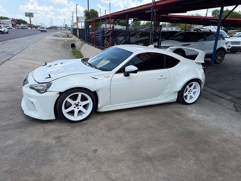 Used 2016 Scion FR-S RWD image 38