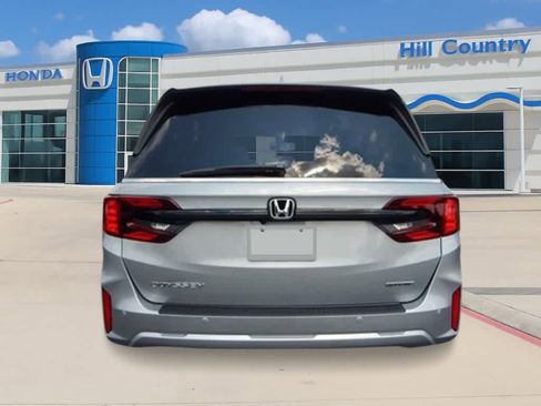 New 2026 Honda Odyssey Touring image 4