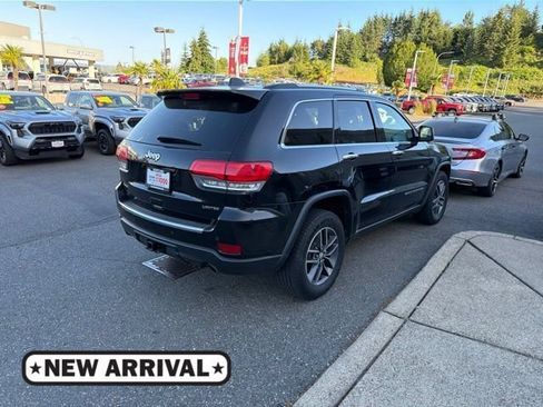 Used 2017 Jeep Grand Cherokee Limited AWD/4WD image 1