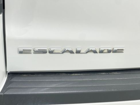 Used 2018 Cadillac Escalade ESV Premium Luxury AWD/4WD image 41