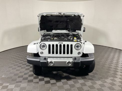Used 2018 Jeep Wrangler Sahara image 4