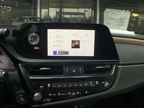 Certified 2025 Lexus ES 350 w/ Premium Package image 16