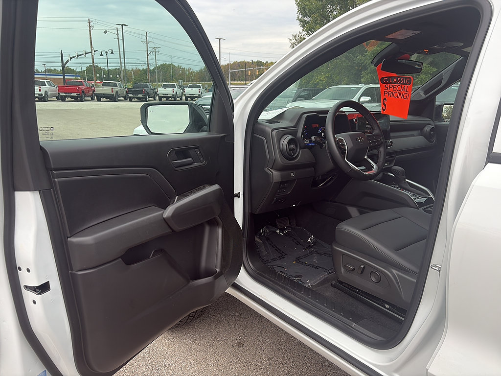 New 2026 Chevrolet Colorado Trail Boss w/ Midnight Edition AWD/4WD image 11