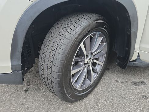 Used 2018 Toyota Highlander XLE image 32