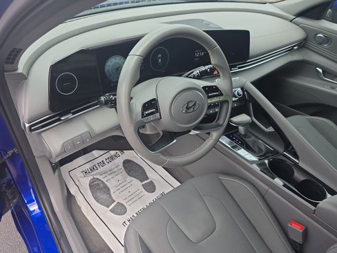 Used 2023 Hyundai Elantra SEL w/ Convenience Package FWD image 15
