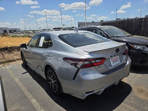 Used 2022 Toyota Camry SE FWD image 6