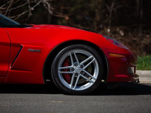 Used 2007 Chevrolet Corvette Z06 w/ Preferred Equipment Group RWD image 11