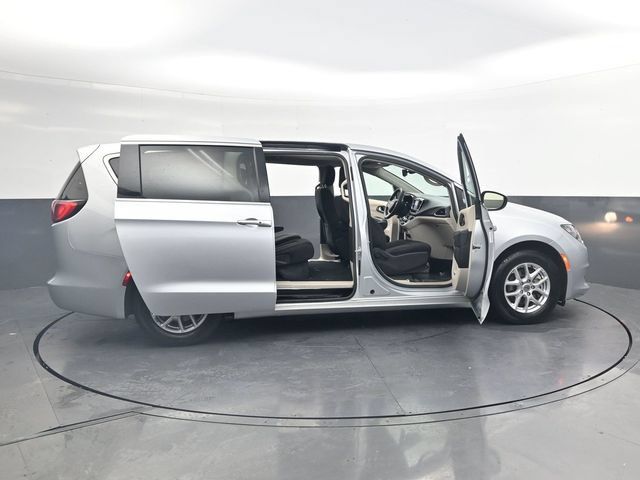 Used 2023 Chrysler Voyager LX FWD image 42