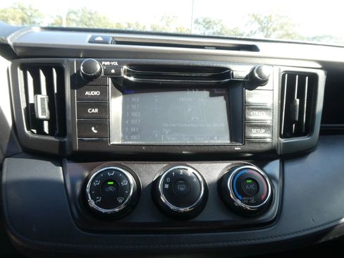 Used 2016 Toyota RAV4 LE image 19