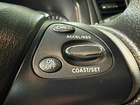 Used 2017 Nissan Pathfinder S image 21