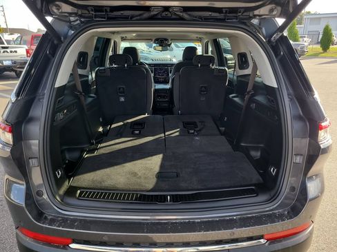 Certified 2022 Jeep Grand Cherokee L Laredo w/ Luxury Tech Group I RWD image 9