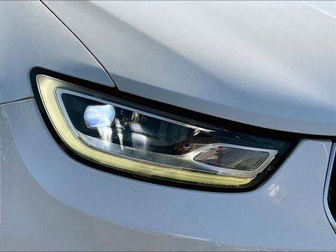 Used 2022 Chrysler Pacifica Touring-L w/ Uconnect Theater Family Group FWD image 27