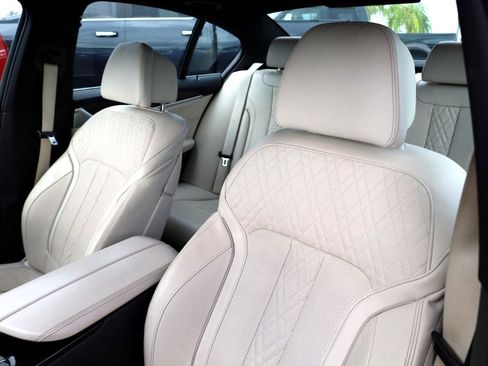 Used 2021 BMW 540i w/ Luxury Seating Package image 5