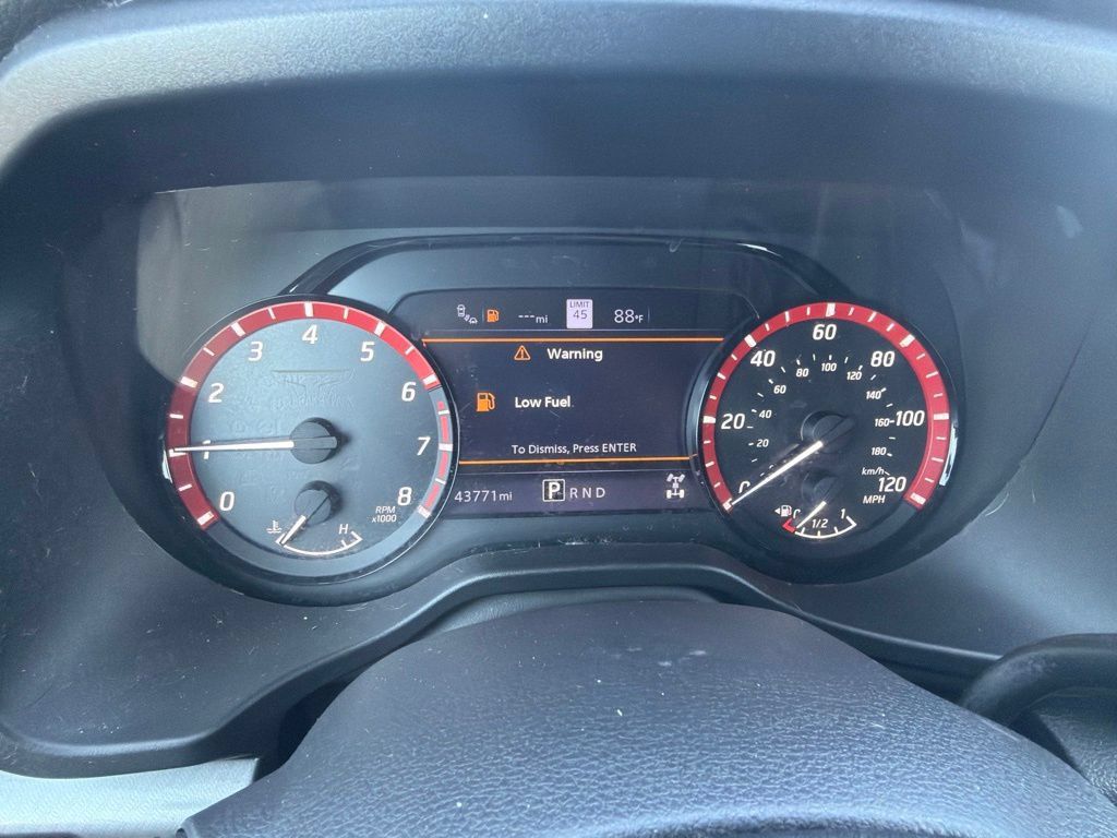 Used 2021 Nissan Titan PRO-4X w/ Pro-4x Convenience Package AWD/4WD image 13