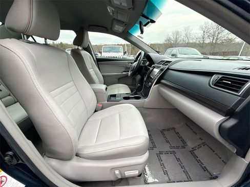 Used 2017 Toyota Camry XLE image 23