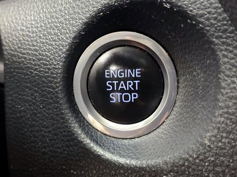 Used 2022 Toyota Corolla Cross XLE FWD image 20