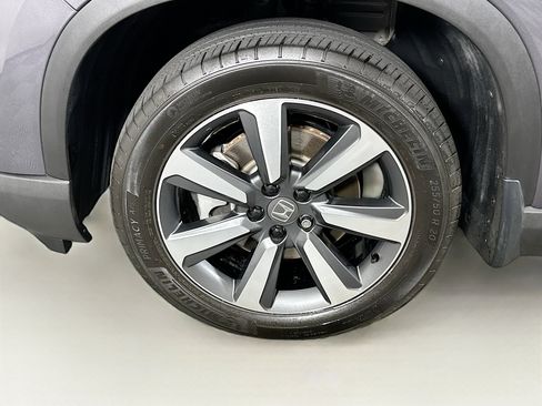 Used 2025 Honda Pilot Touring image 11