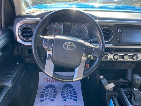 Used 2016 Toyota Tacoma SR5 w/ SR5 Appearance Package (SN) image 10