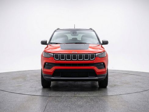 Used 2025 Jeep Compass Trailhawk AWD/4WD image 2