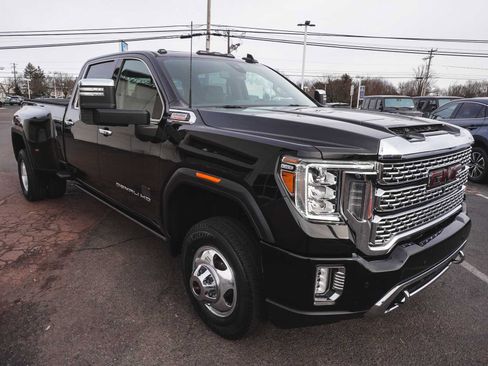 Used 2022 GMC Sierra 3500 Denali image 3