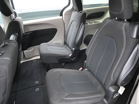 Used 2022 Chrysler Voyager LX FWD image 26