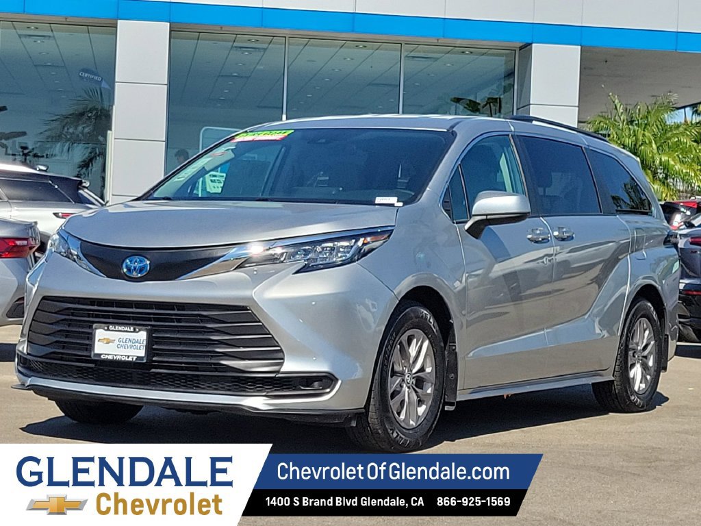 Used 2023 Toyota Sienna LE FWD image 7
