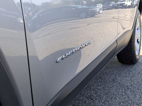 Used 2017 Jeep Cherokee Sport w/ Safety Group image 23