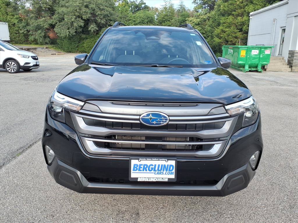 Used 2025 Subaru Forester Premium AWD/4WD image 9
