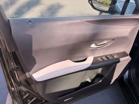 Used 2024 Lexus UX 250h FWD image 9