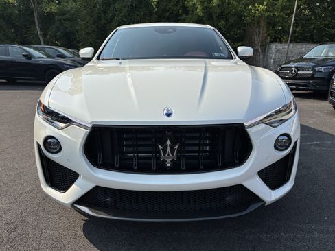 Used 2023 Maserati Levante Trofeo image 8