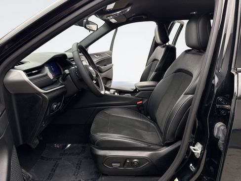 Used 2023 Jeep Grand Cherokee L Laredo image 11