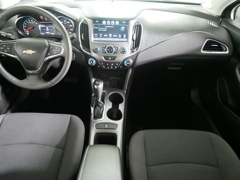 Used 2017 Chevrolet Cruze LT w/ Sun And Sound Package FWD image 10