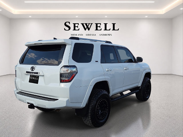 Used 2022 Toyota 4Runner SR5 Premium w/ Moonroof Package AWD/4WD image 4