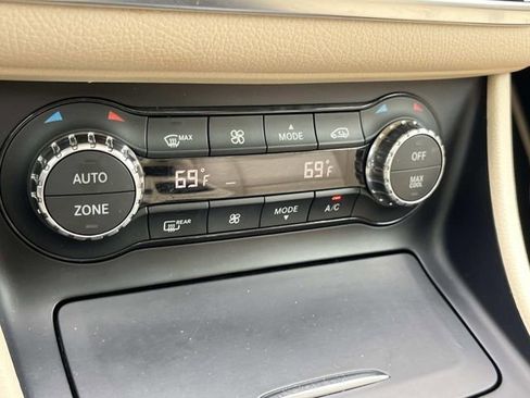 Used 2017 Mercedes-Benz GLA 250 4MATIC image 36