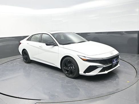 New 2026 Hyundai Elantra SEL Sport Premium FWD image 2