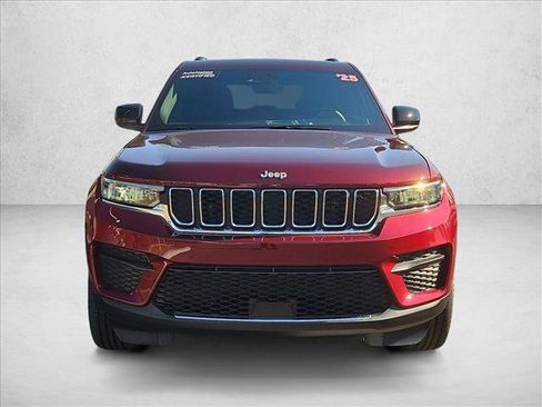 Used 2025 Jeep Grand Cherokee Laredo w/ Luxury Tech Group I AWD/4WD image 2