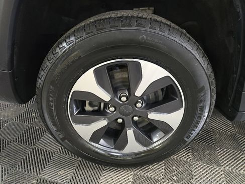 Used 2023 Jeep Grand Cherokee 4WD 4xe image 14
