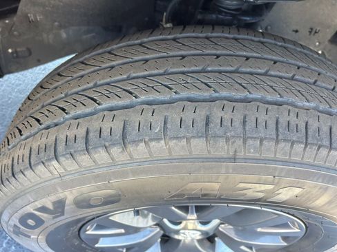 Used 2022 Toyota Tacoma SR5 w/ Technology Package image 23