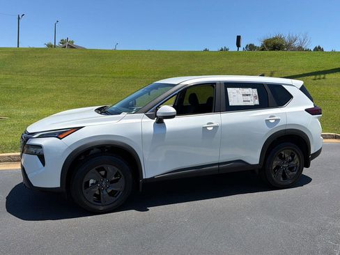 New 2026 Nissan Rogue SV w/ Cold Weather Package FWD image 3