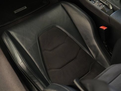 Used 2015 McLaren 650S Spider RWD image 25