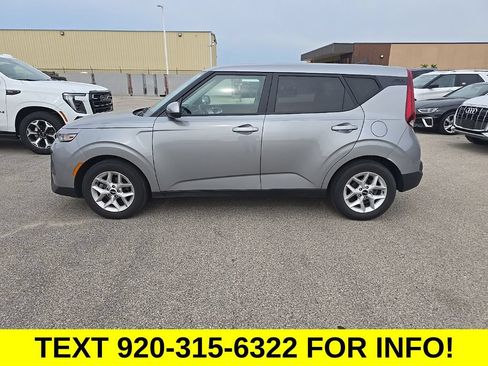 Used 2022 Kia Soul LX w/ Technology Package FWD image 3