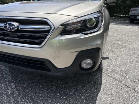 Used 2018 Subaru Outback 2.5i Limited AWD/4WD image 9