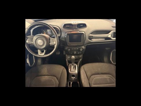 Used 2018 Jeep Renegade Latitude w/ Cold Weather Group AWD/4WD image 13