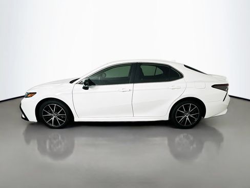 Used 2022 Toyota Camry SE w/ Convenience Package FWD image 4