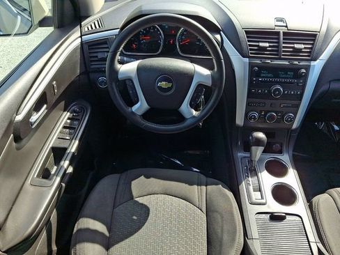 Used 2011 Chevrolet Traverse LT w/ Personal Connectivity Package FWD image 11