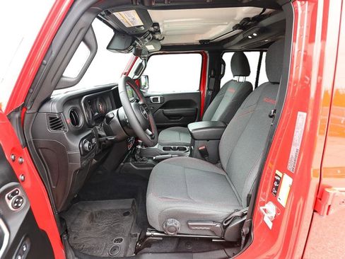 Used 2024 Jeep Wrangler Unlimited Rubicon w/ Convenience Group AWD/4WD image 12